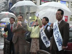  JR金町駅北口で訴える笠井議員