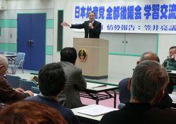  国会報告する笠井議員