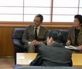  院長と懇談する笠井議員ら