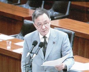  質問する笠井議員