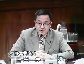  発言する笠井議員