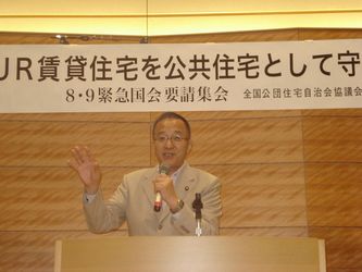  挨拶する笠井議員